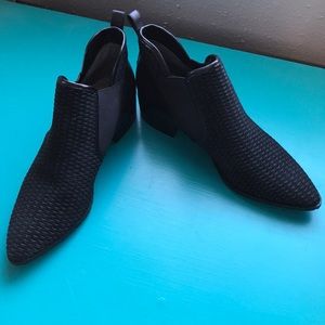 Donald Pliner booties